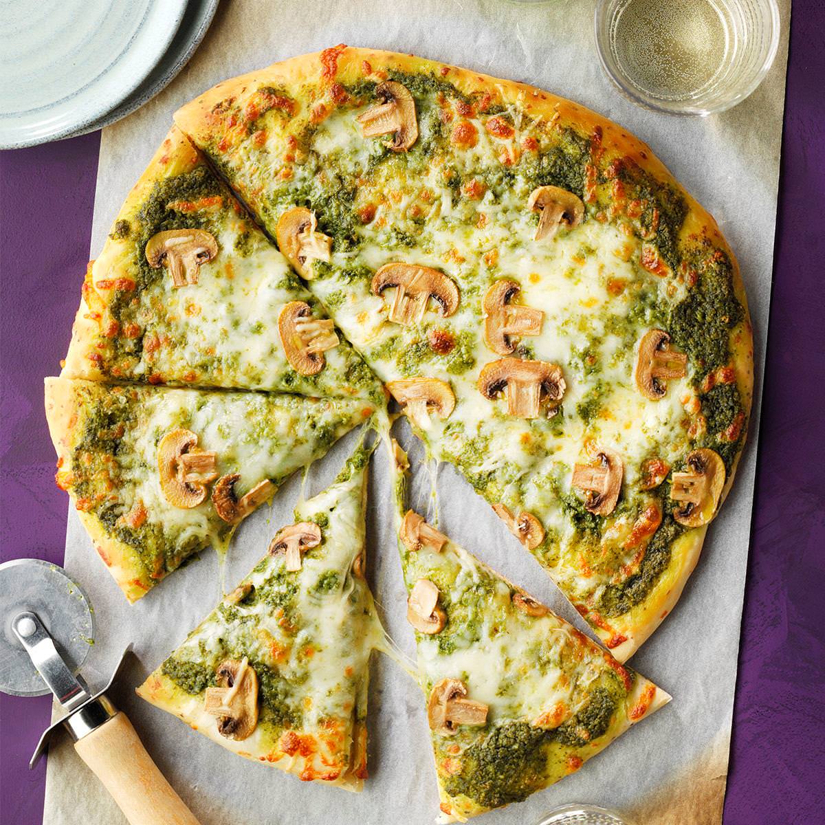 Easy-Pesto-Pizza_EXPS_TOHAM21_18813_B12_01_4b